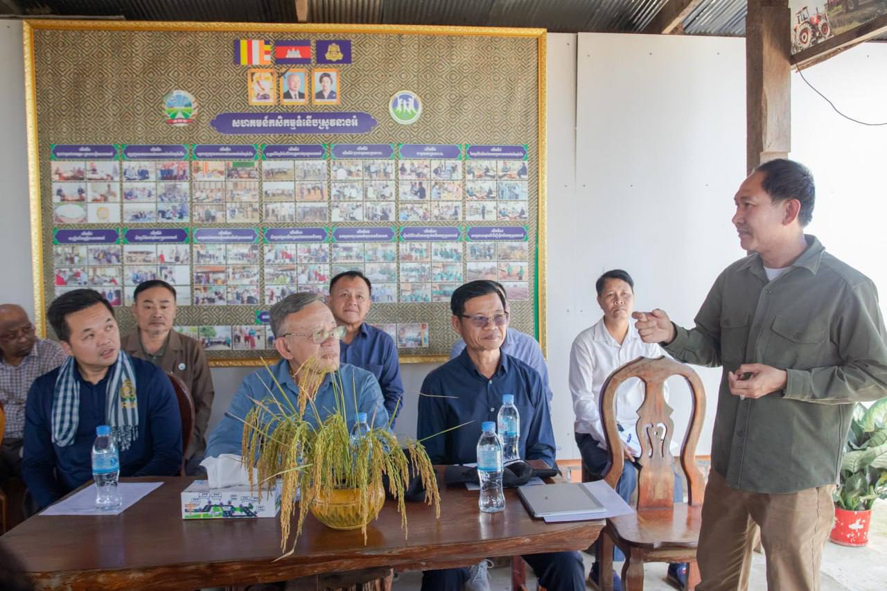 លោក អឿន ធារិទ្ធ ចូលរួមអមដំណើរជាមួយបានចុះសិក្សាពិនិត្យសហគមន៍កសិកម្មទនើបស្រូវនាងអំ ជាមួយក្រុមការងារអន្តរក្រសួង 13 photo 2024 11 07 17 31 08