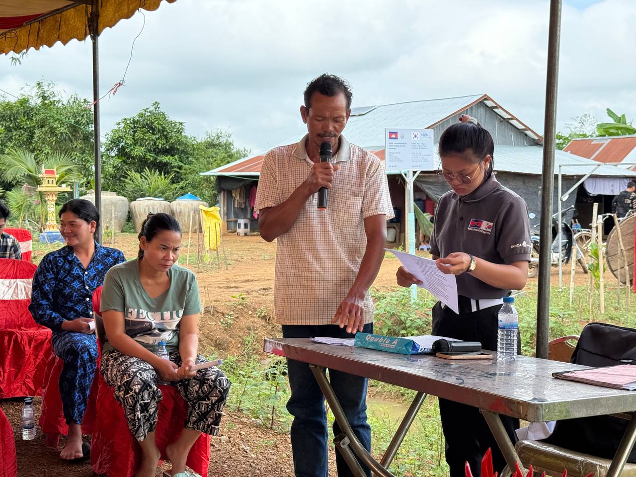 លោក គឺន សុគាប្រធានក្រុមសម្របសម្រួលថ្នាក់ខេត្តនៃគម្រោង "ការកសាងភូមិសន្តិភាព តាមរយៈការអភិវឌ្ឍសហគមន៍ជនបទចម្រុះ" បានចូលរួមកម្មវិធីទិវាចម្ការបង្ហាញលើកទី២ នៅឃុំស្ទឹងត្រង់ 14 photo 2024 11 07 20 47 21