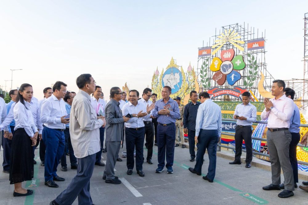 ឯកឧត្តម អុិន ចន្ថា អញ្ជើញចូលរួមត្រួតពិនិត្យ និងវាយតម្លៃប្រទីប របស់ក្រសួងអភិវឌ្ឍន៍ជនបទជាមួយគណៈកម្មាធិការជាតិ រៀបចំបុណ្យជាតិ-អន្ដរជាតិ 2 photo 2024 11 12 18 35 15 2