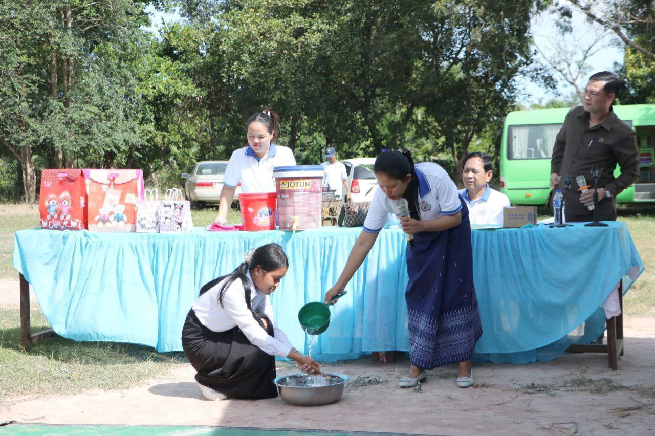 អបអរសាទរពិធីប្រារព្ធទិវាជាតិលើកកម្ពស់អនាម័យជនបទ លើកទី១៥ ថ្ងៃទី១៣ វិច្ឆិកា ឆ្នាំ២០២៤ ក្រោមប្រធានបទ “រួមគ្នាធ្វើឱ្យកាន់តែប្រសើរឡើងនៅស្ថានភាពអនាម័យជនបទនៅកម្ពុជា” នៅឃុំសាគ្រាម ស្រុកប្រាសាទបល្ល័ង្ក 12 photo 2024 11 20 13 50 32