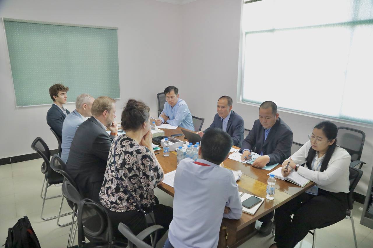 ឯកឧត្តមបណ្ឌិត នួន ដាញ៉ិល អញ្ជើញជួបពិភាក្សាការងារជាមួយតំណាងធនាគារអភិវឌ្ឍន៍អាល្លឺម៉ង់ (KfW) 8 photo 2024 11 21 07 27 05