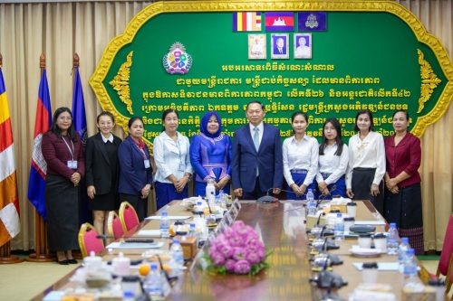 1.ពិធីសំណេះសំណាលជាមួយមន្ត្រីរាជការ