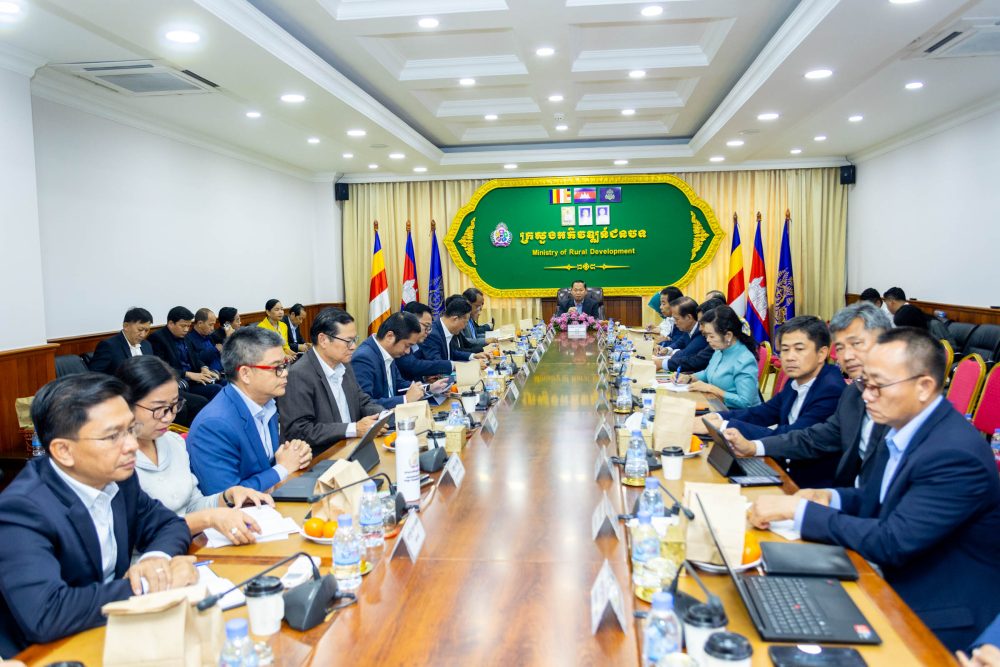 ឯកឧត្តម ឆាយ ឫទ្ធិសែន អញ្ជើញដឹកនាំកិច្ចប្រជុំបូកសរុបលទ្ធផលការងារឆ្នាំ២០២៤ និងទិសដៅការងារឆ្នាំ២០២៥ របស់គណៈកម្មការដឹកនាំ គ្រប់គ្រង ត្រួតពិនិត្យ និងវាយតម្លៃ ការងារគ្រប់គ្រងស្ថាប័ន និងសេវាគាំទ្រទូទៅ របស់ក្រសួងអភិវឌ្ឍន៍ជនបទ 2 10 9