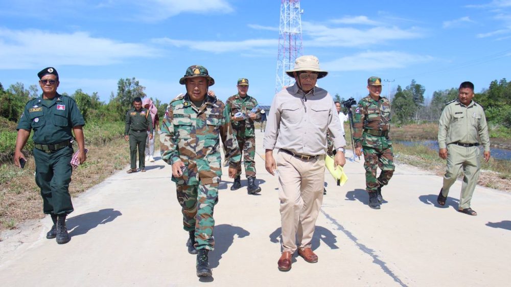 ឯកឧត្តម ផូ ផារិទ្ធ អញ្ជើញដឹកនាំគណៈកម្មាធិការអន្តរក្រសួង ចុះត្រួតពិនិត្យ និងវាយតម្លៃលើការងារស្ថាបនាផ្លូវ ស្ពាន និងសំណង់សិល្បការ្យ ចំនួន ២គម្រោង នៅខេត្តកោះកុង 2 photo 2024 12 02 09 07 56