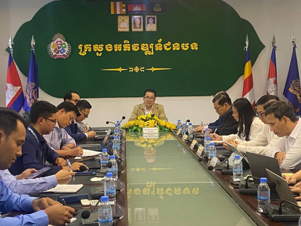 ឯកឧត្តមបណ្ឌិត ជ្រុន ថេរ៉ាវ៉ាត អញ្ជើញដឹកនាំកិច្ចប្រជុំត្រួតពិនិត្យវឌ្ឍនភាពការងាររបស់អនុគណៈកម្មការខ្លឹមសារ សម្រាប់ការរៀបចំសន្និបាតបូកសរុបលទ្ធផលការងារឆ្នាំ២០២៤ និងលើកទិសដៅការងារឆ្នាំ២០២៥ 2 photo 2024 12 05 16 31 27