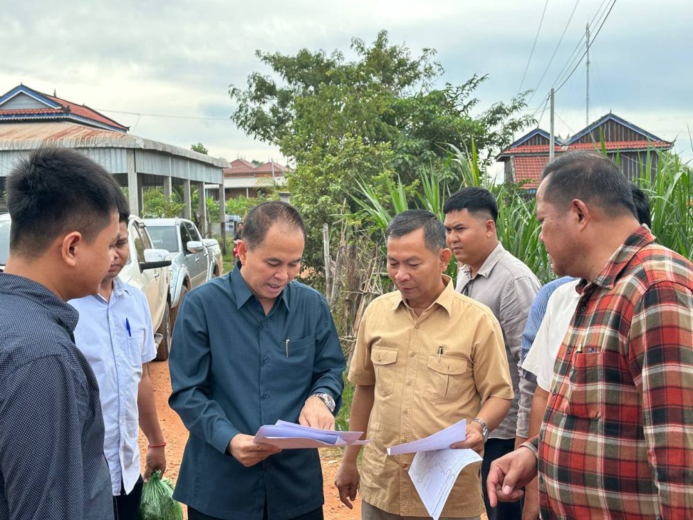 ឯកឧត្តមបណ្ឌិត នួន ដាញ៉ិល អញ្ជើញដឹកនាំគណៈកម្មការអន្តរក្រសួង ចុះពិនិត្យ និងវាយតម្លៃដំណាក់កាលទី២ លើការងារថែទាំផ្លូវជាលក្ខណៈប្រចាំសរុបចំនួន ១៥ខ្សែ នៅខេត្តស្វាយរៀង 2 photo 2024 12 10 16 08 32