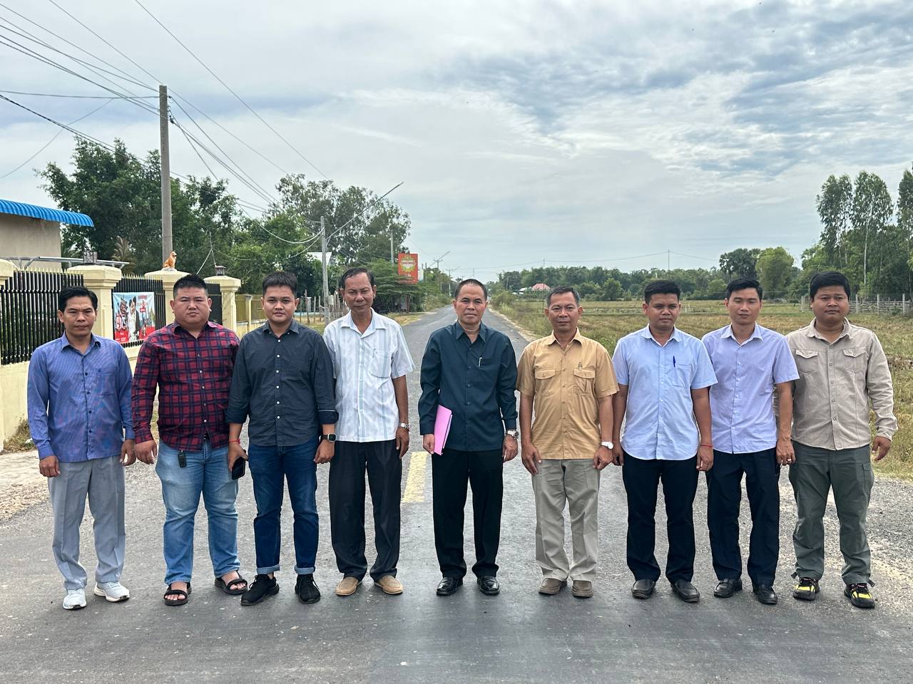 ឯកឧត្តមបណ្ឌិត នួន ដាញ៉ិល អញ្ជើញដឹកនាំគណៈកម្មការអន្តរក្រសួង ចុះពិនិត្យ និងវាយតម្លៃដំណាក់កាលទី២ លើការងារថែទាំផ្លូវជាលក្ខណៈប្រចាំសរុបចំនួន ១៥ខ្សែ នៅខេត្តស្វាយរៀង 13 photo 2024 12 10 16 08 33