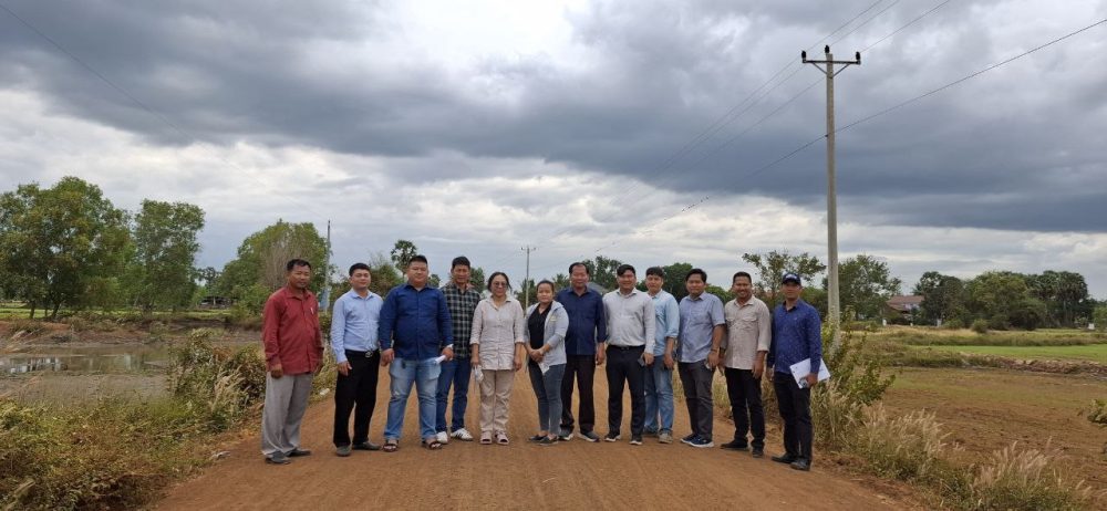 លោកជំទាវ ឯក គន្ធវារី បានដឹកនាំគណៈកម្មការអន្តរក្រសួង ចុះត្រួតពិនិត្យ វាយតម្លៃលើការងារថែទាំជាប្រចាំផ្លូវចំនួន ១៣ខ្សែ ក្នុងស្រុកចំនួន៤ នៅខេត្ត ត្បួងឃ្មុំ 2 photo 2024 12 12 14 51 30