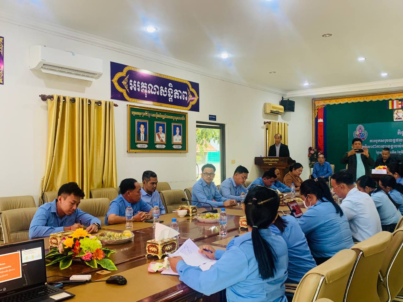 ឯកឧត្ដម ឌូ ដាលីតូ បានអញ្ជើញជាអធិបតីក្នុងកិច្ច ប្រជុំបូក សរុបលទ្ធផលការងារប្រចាំត្រីមាសទី៤ ឆ្នាំ២០២៤ និងលើកទិសដៅ ការងារបន្ដ របស់មន្ទីរអភិវឌ្ឍន៍ជនបទខេត្តបន្ទាយមានជ័យ 9 photo 2024 12 13 17 17 48