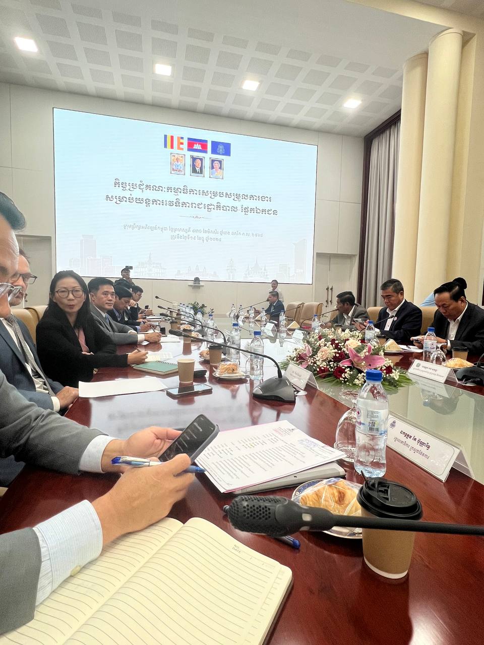 ឯកឧត្តម ម៉ា សុវណ្ណា បានអញ្ជើញចូលរួមកិច្ចប្រជុំគណៈកម្មាធិការសម្របសម្រួល ការងារសម្រាប់យន្តការវេទិកា រាជរដ្ឋាភិបាល-ផ្នែកឯកជន 7 photo 2024 12 19 11 51 13