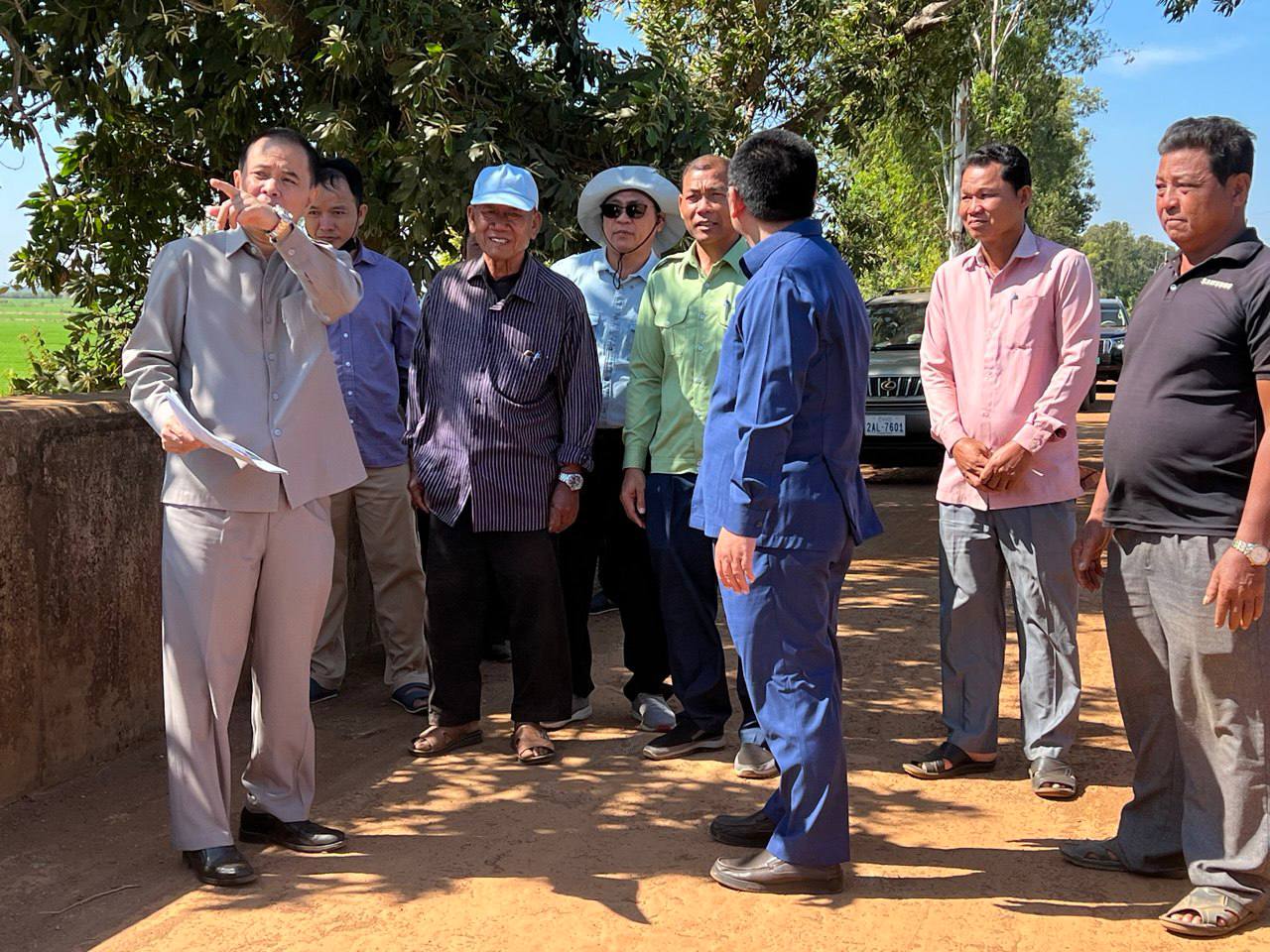 ឯកឧត្តមបណ្ឌិត នួន ដាញ៉ិល អញ្ជើញចុះពិនិត្យ និងវាយតម្លៃផ្លូវ និងស្ពានមួយចំនួន នៅស្រុកកំពង់ស្វាយ ខេត្តកំពង់ធំ ដើម្បីត្រៀមធ្វើការសាងសង់ ក្នុងក្របខណ្ឌកម្មវិធី RID4CAM 9 photo 2024 12 19 14 32 37