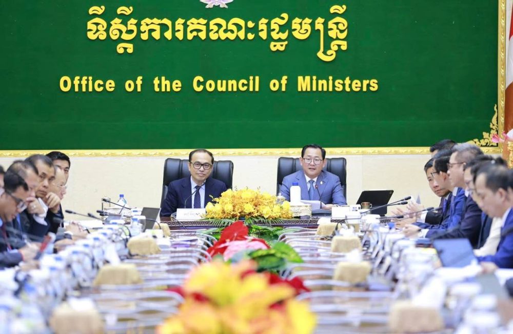 លោកជំទាវ លីម មុយឡេង អញ្ជើញចូលរួមកិច្ចប្រជុំត្រួតពិនិត្យចុងក្រោយលើសេចក្តីព្រាងច្បាប់មួយចំនួន ដែលរៀបចំដោយក្រសួងយុត្តិធម៌ មុននឹងត្រូវដាក់ឆ្លងកិច្ចប្រជុំពេញអង្គគណៈរដ្ឋមន្ត្រី 2 photo 2024 12 25 19 30 02