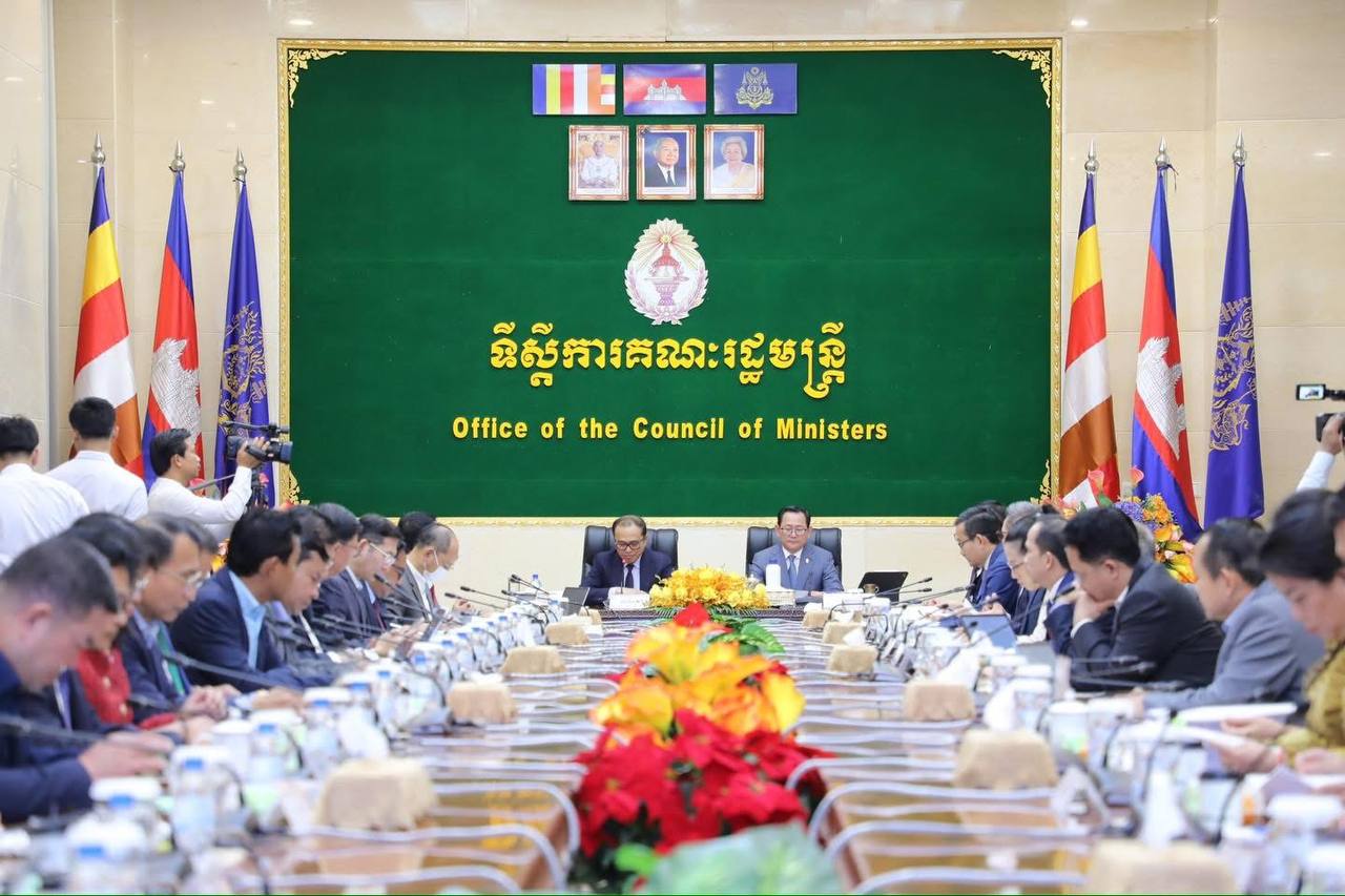 លោកជំទាវ លីម មុយឡេង អញ្ជើញចូលរួមកិច្ចប្រជុំត្រួតពិនិត្យចុងក្រោយលើសេចក្តីព្រាងច្បាប់មួយចំនួន ដែលរៀបចំដោយក្រសួងយុត្តិធម៌ មុននឹងត្រូវដាក់ឆ្លងកិច្ចប្រជុំពេញអង្គគណៈរដ្ឋមន្ត្រី 9 photo 2024 12 25 19 30 05