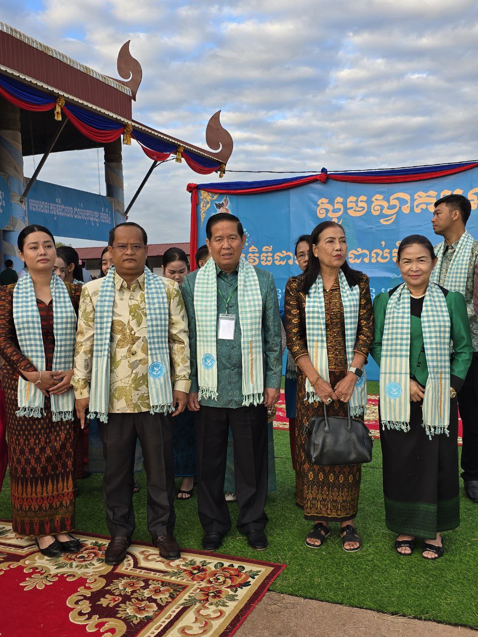 ឯកឧត្តម ប៊ុន ច័ន្ទវណ្ណៈ បានអញ្ជើញចូលរួមកម្មវិធី “ដារលាន ដាល់អំបុកឈ្នះ ឈ្នះ លើកទី៤” នៅក្រុងរុនតាឯកតេជោសែន ខេត្តសៀមរាប 4 photo 2024 12 29 13 27 52