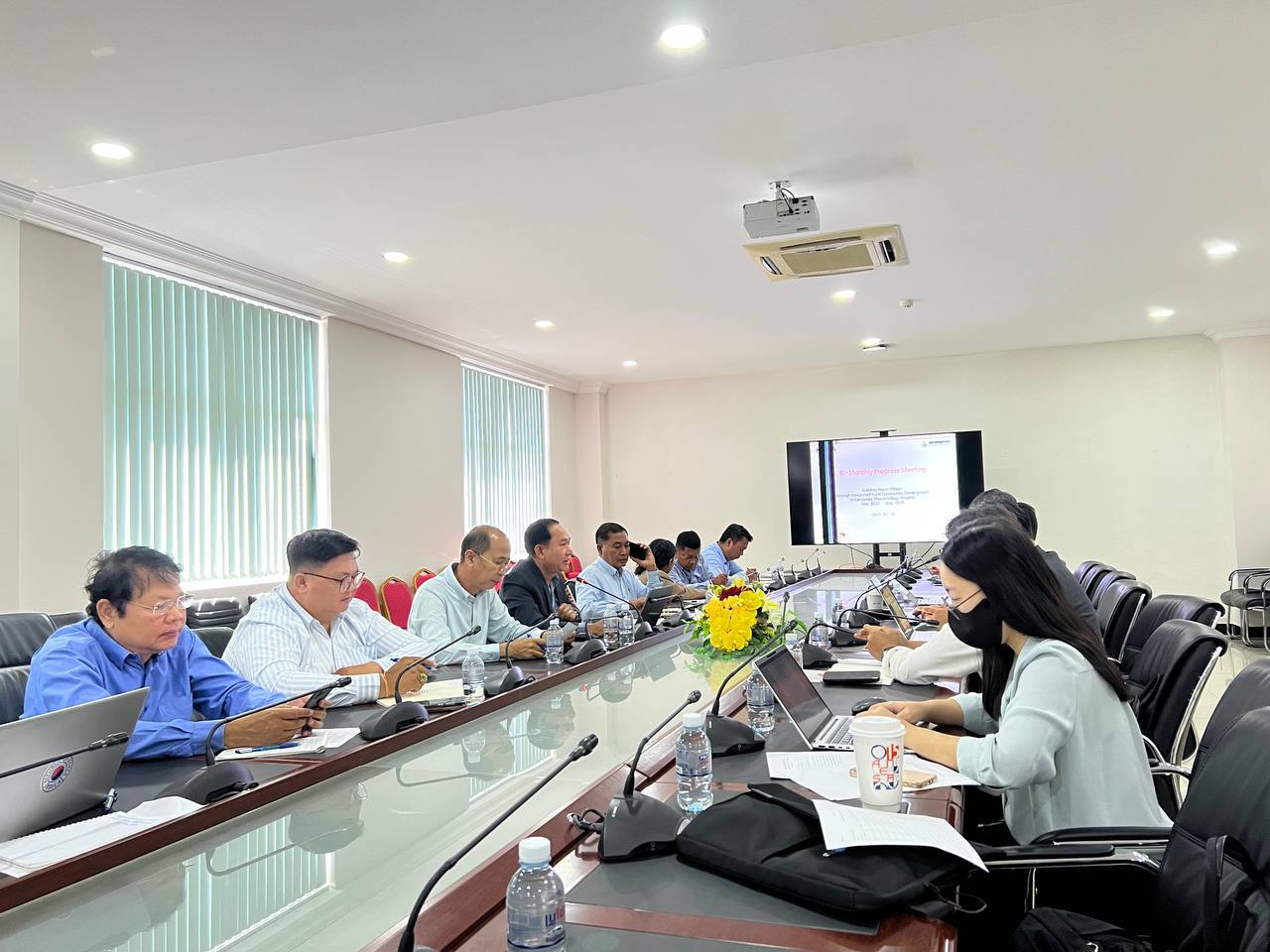 លោក អឿន ធារិទ្ធ និង លោក Shin Yonghwa នាយករង KOICA ប្រចាំនៅកម្ពុជា បានដឹកនាំកិច្ចប្រជុំពិនិត្យវឌ្ឍនភាពការងារ និងពិភាក្សាលើកទិសដៅបន្តនៃការងារអនុវត្តគម្រោង 12 photo 2025 01 10 15 39 34