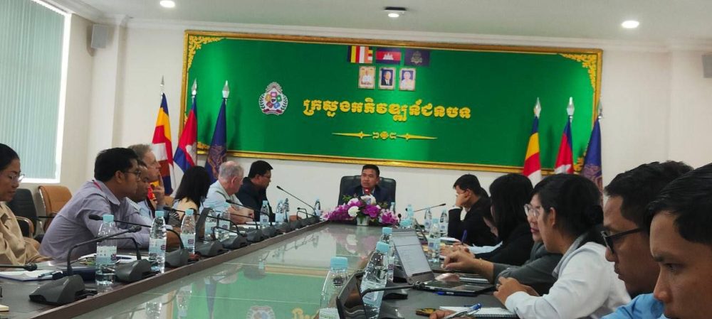 ឯកឧត្តម ជ្រាយ ប៉ុម អញ្ជើញជាអធិបតីក្នុងកិច្ចប្រជុំ ស្តីពីការរៀបចំផែនការ ដើម្បីរៀបចំផែនការយុទ្ធសាស្រ្តជាតិ និងផែនការសកម្មភាពជាតិ ស្តីពីការផ្គត់ផ្គង់ទឹក និងលើកកម្ពស់អនាម័យជនបទ 2 photo 2025 01 13 16 54 38 3