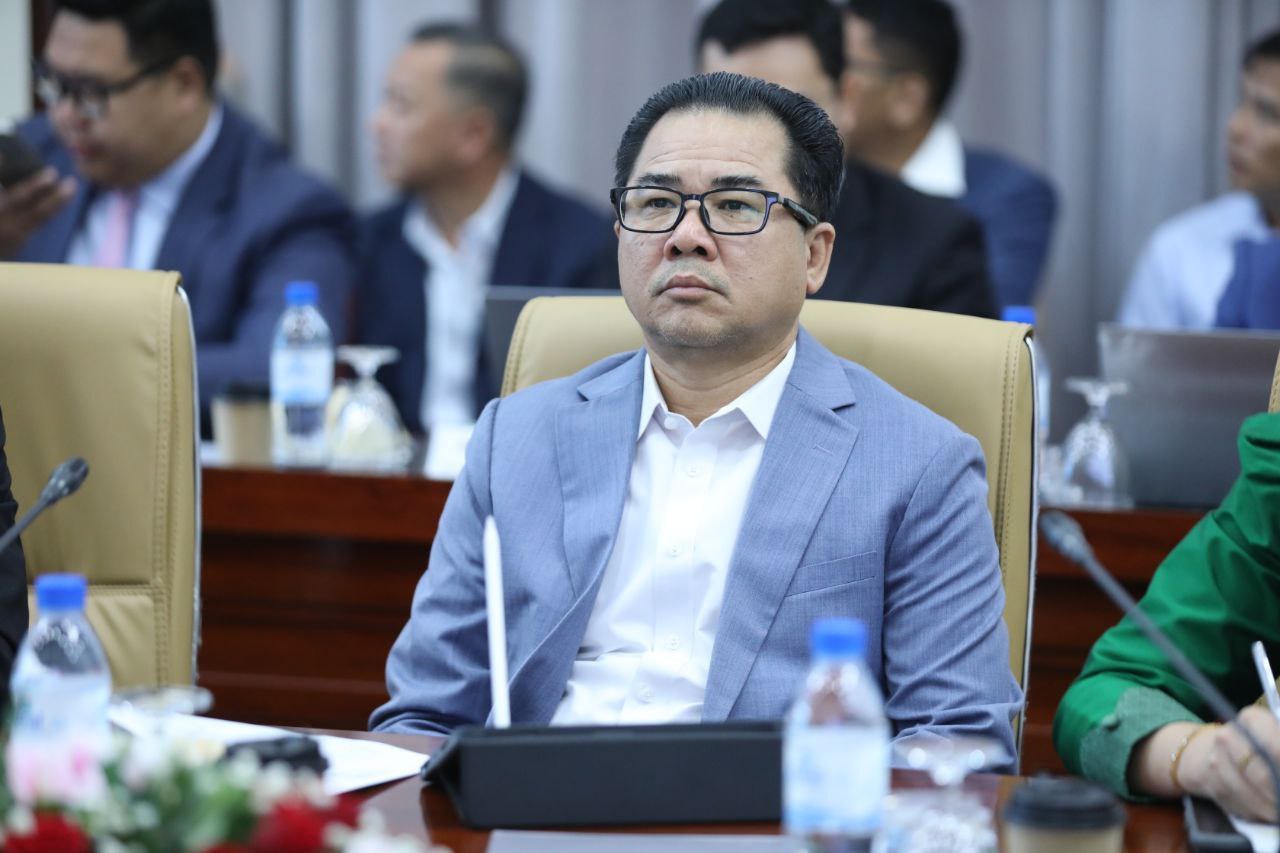 ឯកឧត្តមបណ្ឌិត ជ្រុន ថេរ៉ាវាត អញ្ជើញចូលរួមក្នុងកិច្ចប្រជុំ ពិភាក្សាលើការ កំណត់នូវមូលដ្ឋាន (Baseline) និងចំណុចគោលដៅ (Target) ចំពោះពិន្ទុ នៃសន្ទស្សន៍ ប្រតិបត្តិការភស្តុភារកម្ម ( LPI Score ) ក្នុងក្របខ័ណ្ឌតាមដាន ត្រួតពិនិត្យ និងវាយតម្លៃ ការអនុវត្តយុទ្ធសាស្រ្តបញ្ចកោណដំណាក់កាលទី១ 6 photo 2025 01 15 11 05 52 4