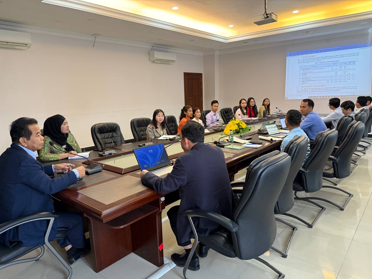 ឯកឧត្តម ផូ ផារិទ្ធ បានដឹកនាំកិច្ច ដេីម្បីពិនិត្យវឌ្ឍនភាពនៃការអនុវត្តគម្រោងជួសជុលឡេីងវិញបន្ទាន់ផ្លូវជនបទ(ERRRP) 8 photo 2025 01 30 11 58 16