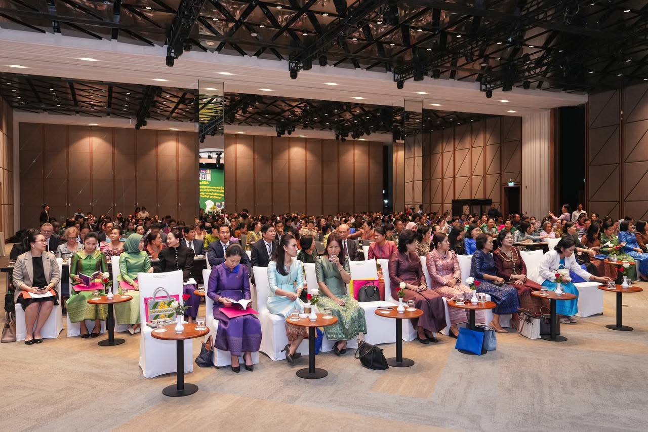 ឯកឧត្តម ឈឹម សៅគី អញ្ជើញចូលរួមជាកិត្តិយសក្នុងពិធីបិទសន្និបាតបូកសរុបសមិទ្ធកម្មការងារឆ្នាំ២០២៤ និងលើកទិសដៅបន្តរបស់ក្រសួងកិច្ចការនារី 10 8 3