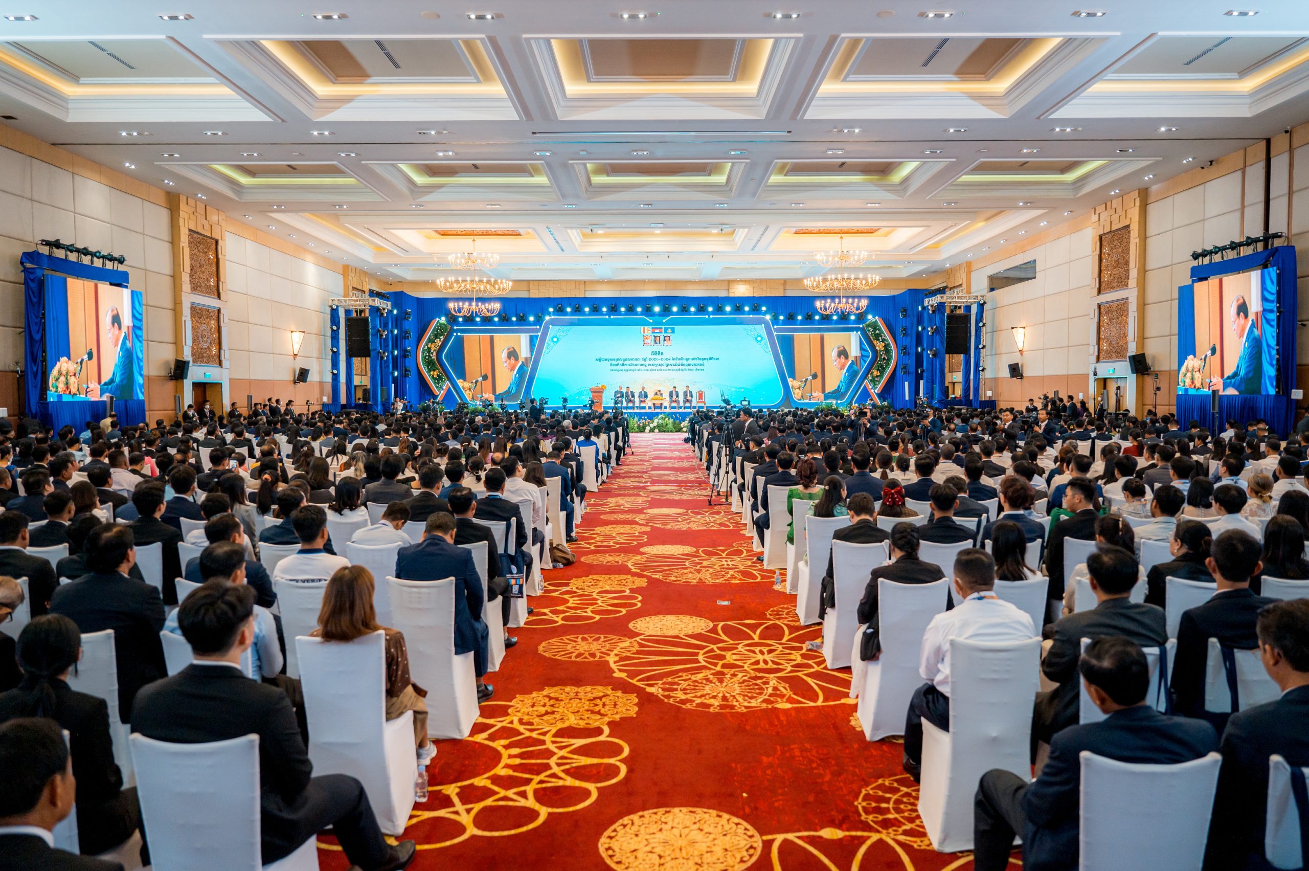 ឯកឧត្តម ឆាយ ឫទ្ធិសែន អញ្ជើញចូលរួមជាកិត្តិយសក្នុងពិធីបិទសន្និបាតបូកសរុបការងាររយៈពេល៥ឆ្នាំ និងលើកទិសដៅបន្តរបស់ក្រសួងប្រៃសនីយ៍ និងទូរគមនាគមន៍ 32 DSC 6360 scaled