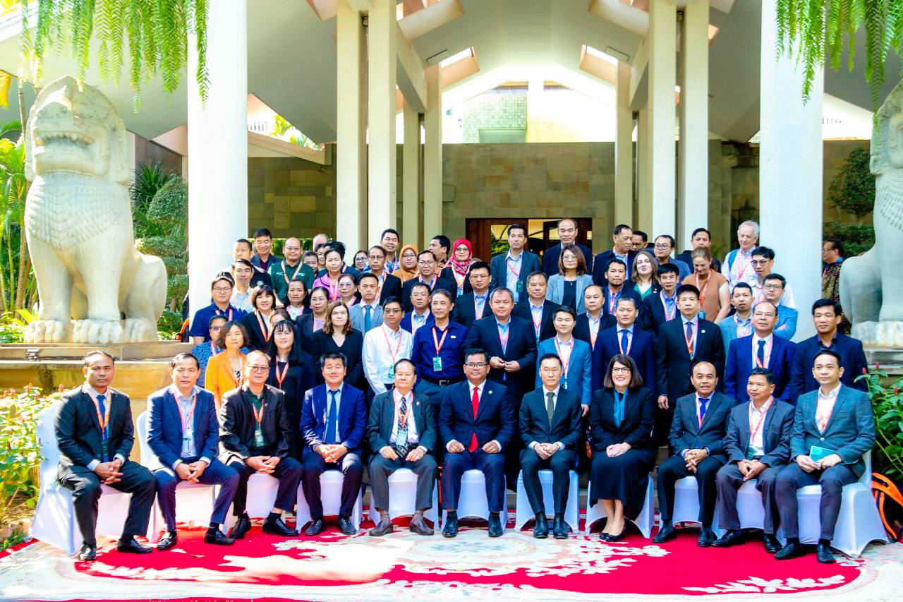 ឯកឧត្ដម គង់ វីរៈ បានអញ្ជើញជាគណៈអធិបតីក្នុងពិធីបើកសន្និសីទអន្តរជាតិលើកទី២ ស្តីពីជណ្តើរត្រីនៅតាមទន្លេមេកុង 5 photo 2025 02 06 09 10 17