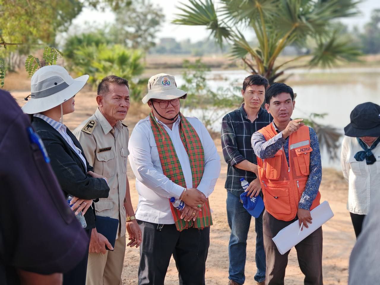 លោក សួន សុវន្តារ អញ្ជើញចុះពិនិត្យទីតាំងសាងសង់ស្ថានីយ៍ផលិតទឹកពិសាប៊ីដុងចំណុះ ២០លីត្រ ចំនួន ២ស្ថានីយ៍ 10 photo 2025 02 06 17 15 37