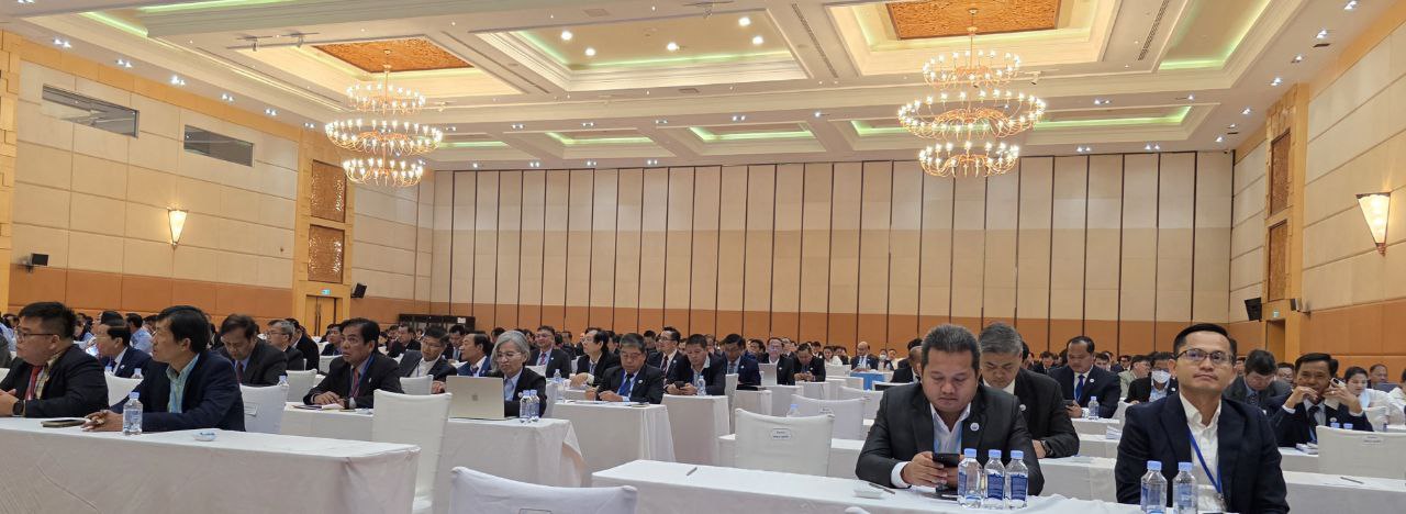 ឯកឧត្ដមបណ្ឌិត សួស គង់ អញ្ជើញចូលរួមក្នុងពិធីបើកសន្និបាតបូកសរុបលទ្ធផលការងាររបស់ក្រសួងធនធានទឹក និងឧតុនិយម គណៈកម្មាធិការជាតិទន្លេមេគង្គកម្ពុជា និងអាជ្ញាធរទន្លេសាប ប្រចាំឆ្នាំ២០២៤ និងទិសដៅការងារឆ្នាំ២០២៥ 8 photo 2025 02 12 11 06 18