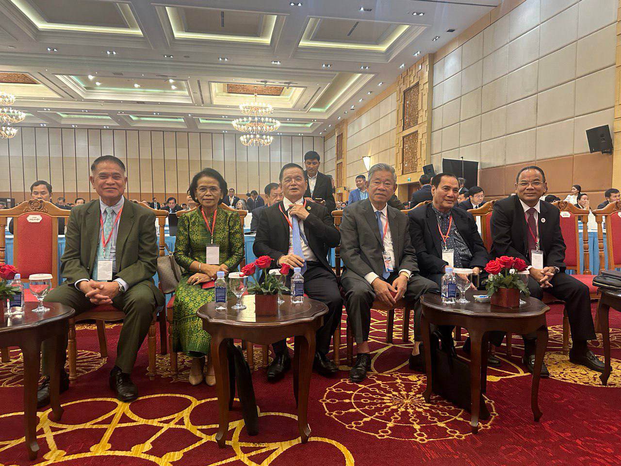 ឯកឧត្តម អ៊ិន ចន្ថា បានអញ្ជើញចូលរួមពិធីបិទសន្និបាតបូកសរុបលទ្ធផលការងារ ក្រសួងធនធានទឹក និងឧតុនិយម គណៈកម្មាធិការជាតិទន្លេមេគង្គកម្ពុជា និង អាជ្ញាធរទន្លេសាប ប្រចាំឆ្នាំ២០២៤ និងលើកទិសដៅអនុវត្តឆ្នាំ២០២៥ 9 photo 2025 02 14 08 15 48