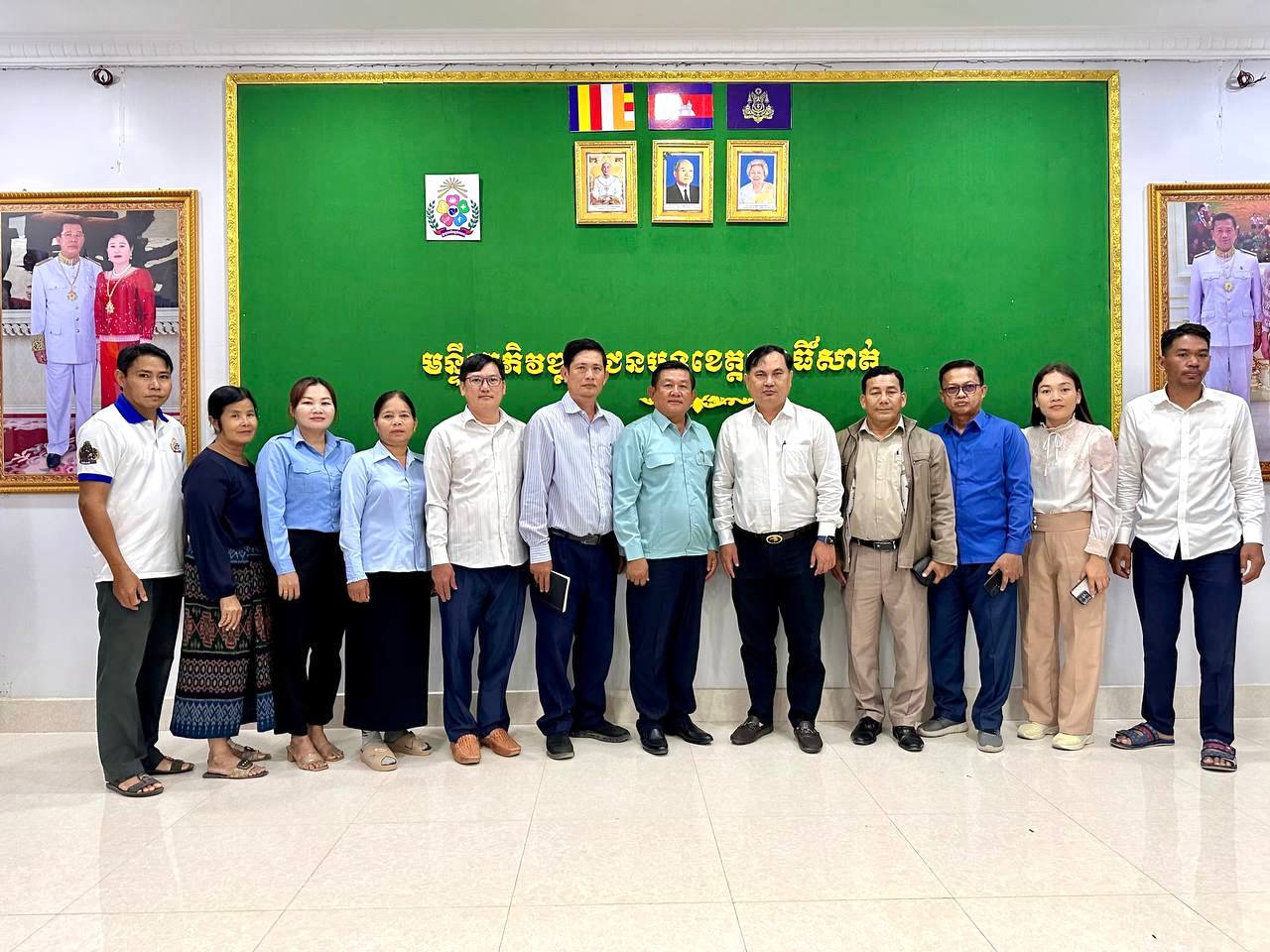 លោក ធីម សុធារ៉ា ប្រធានមន្ទីរអភិវឌ្ឍន៍ជនបទខេត្តពោធិ៍សាត់ ដឹកនាំមន្រ្តីជំនាញ ពិភាក្សាក្នុងការពន្លឿន ភូមិ-ឃុំ-ស្រុក-ខេត្តអោយបានបញ្ចប់ ការបន្ទោបង់ពាសវាល ពាសកាល (ODF) នៅចុងឆ្នាំ២០២៥ 9 photo 2025 02 14 18 17 10 1