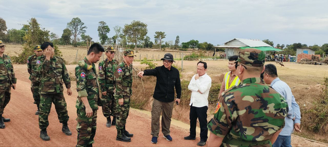 ឯកឧត្តមបណ្ឌិត ជ្រុន ថេរ៉ាវ៉ាត ដឹកនាំក្រុមការងារបច្ចេកទេសចុះត្រួតពិនិត្យគុណភាពសំណង់សិល្បការ្យចំនួន ៧កន្លែង ស្ថិតនៅឃុំល្វែងឬស្សី ស្រុកជីក្រែង ខេត្តសៀមរាប 15 photo 2025 02 25 05 39 26