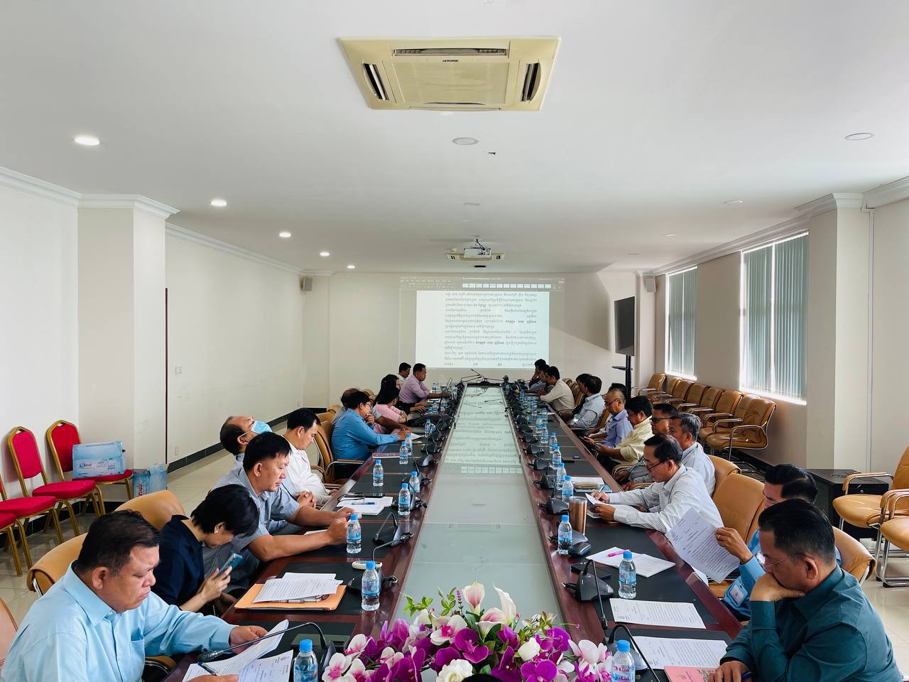 លោកជំទាវ ឈាង សុខណា អញ្ជើញដឹកនាំកិច្ចប្រជុំបូកសរុបលទ្ធផលការងារប្រចាំខែកុម្ភៈ និងលើកទិសដៅការងារខែមីនា ឆ្នាំ២០២៥ របស់អគ្គាធិការដ្ឋាន 5 photo 2025 02 25 11 39 20