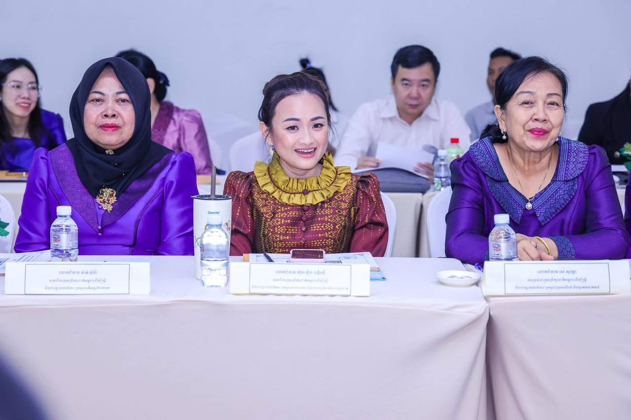 លោកជំទាវ ម៉ាត់ ម៉ារ៉ា អញ្ជើញចូលរួមក្នុងកិច្ចប្រជុំសាមញ្ញលើកទី ៥៨ ដែលរៀបចំដោយ អគ្គលេខាធិការដ្ឋាន ក្រុមប្រឹក្សាជាតិកម្ពុជាដើម្បីស្ត្រី 9 photo 2025 02 25 18 07 38