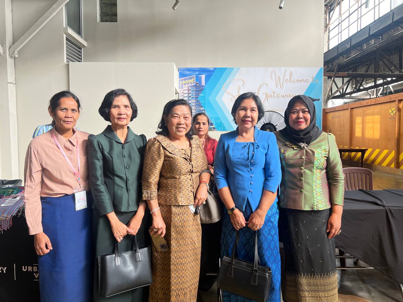 លោកជំទាវ ម៉ាត់ ម៉ារ៉ា បានអញ្ជើញចូលរួមសិក្ខាសាលាថ្នាក់ជាតិលើទី៧ ស្តីពី សហគ្រិនស្ត្រី ក្នុងសហគ្រាសខ្នាតមីក្រូ តូច និងមធ្យម ពង្រឹងកាលានុវត្តភាព សហគ្រិនស្ត្រីក្នុងសេដ្ឋកិច្ចប៉ៃតង 7 photo 2025 02 26 22 35 46