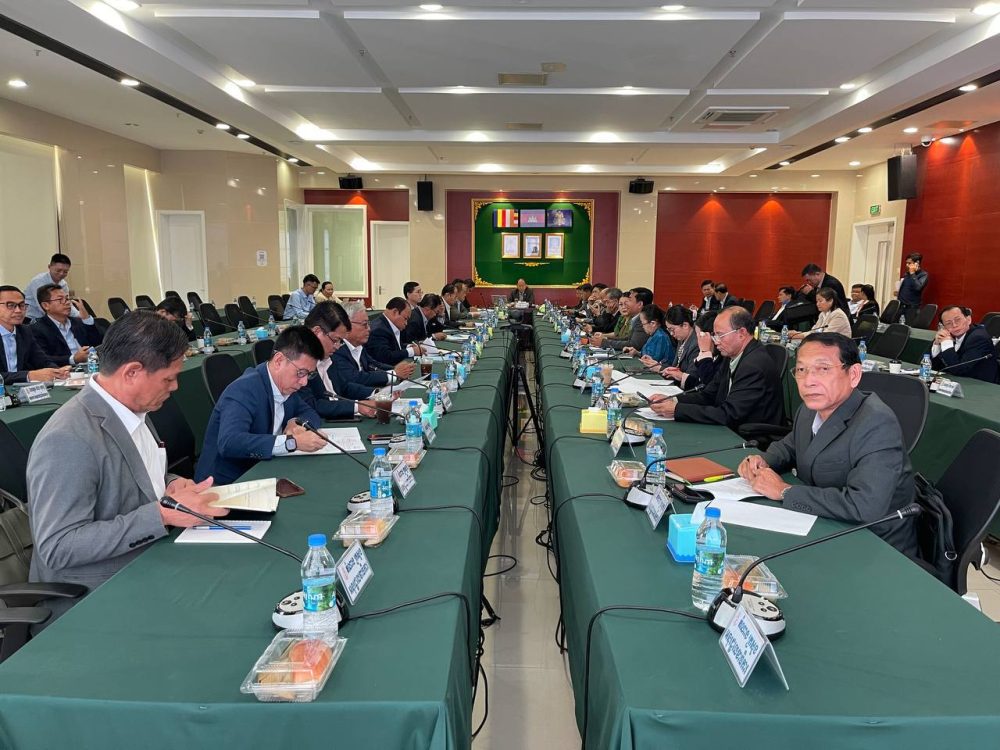 លោកជំទាវ សុខ វិសាល អញ្ជេីញចូលរួមកិច្ចប្រជុំអន្តរក្រសួង ដេីម្បីពិនិត្យ និងពិភាក្សាលេីសេចក្តីព្រាងអនុក្រឹត្យស្តីពីការបោះពុម្ពសារព្រមានសុខភាពជាភាសាខ្មែរ និងជារូបភាពលេីកញ្ចប់ផលិតផលថ្នាំជក់ 2 photo 2025 02 27 12 13 11