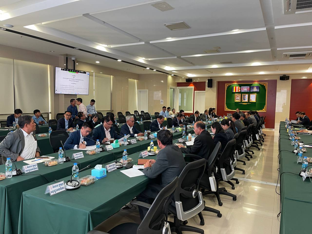 លោកជំទាវ សុខ វិសាល អញ្ជេីញចូលរួមកិច្ចប្រជុំអន្តរក្រសួង ដេីម្បីពិនិត្យ និងពិភាក្សាលេីសេចក្តីព្រាងអនុក្រឹត្យស្តីពីការបោះពុម្ពសារព្រមានសុខភាពជាភាសាខ្មែរ និងជារូបភាពលេីកញ្ចប់ផលិតផលថ្នាំជក់ 7 photo 2025 02 27 12 13 17