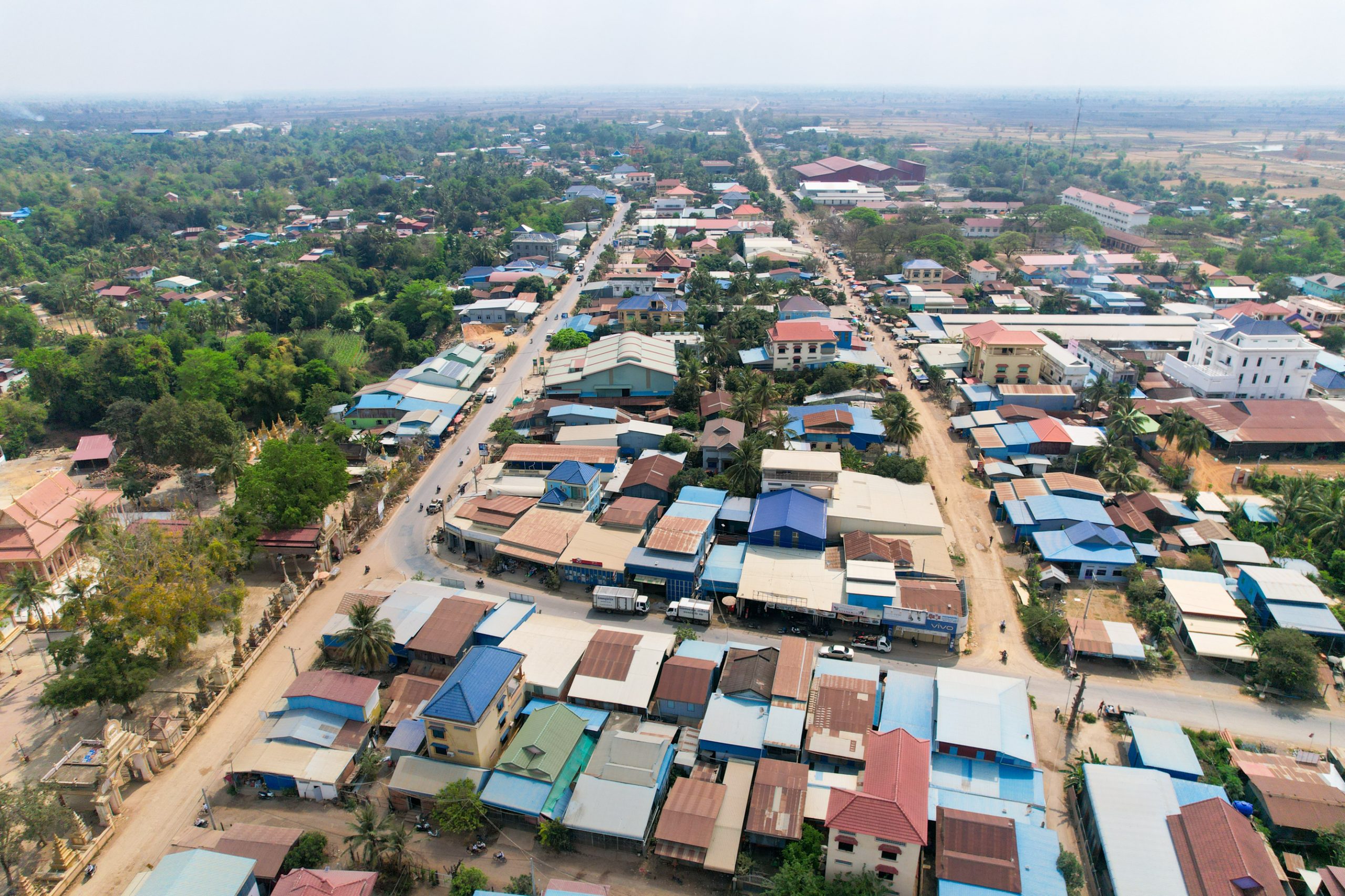 ឯកឧត្តម ឆាយ ឫទ្ធិសែន ដឹកនាំប្រតិភូក្រសួង អញ្ជើញចុះពិនិត្យស្ថានភាពភូមិ ដែលមន្ទីរអភិវឌ្ឍន៍ជនបទខេត្តបាត់ដំបងស្នើសុំអភិវឌ្ឍជាភូមិគំរូគន្លឹះ 16 DJI 0246 scaled