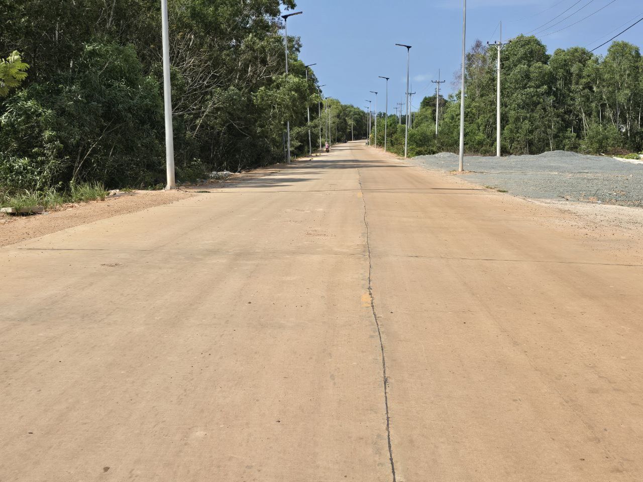 ឯកឧត្តម ប៊ុន ច័ន្ទវណ្ណៈ អញ្ជើញដឹកនាំគណៈកម្មការអន្តរក្រសួងចុះត្រួតពិនិត្យ និងវាយតម្លៃបញ្ចប់សុពលភាព លើការងារស្ថាបនាផ្លូវបេតុងចំនួន ១ខ្សែ ប្រវែង ៩៩៥ ម៉ែត្រ នៅស្រុកគីរីសាគរ 6 photo 2025 02 28 16 25 15