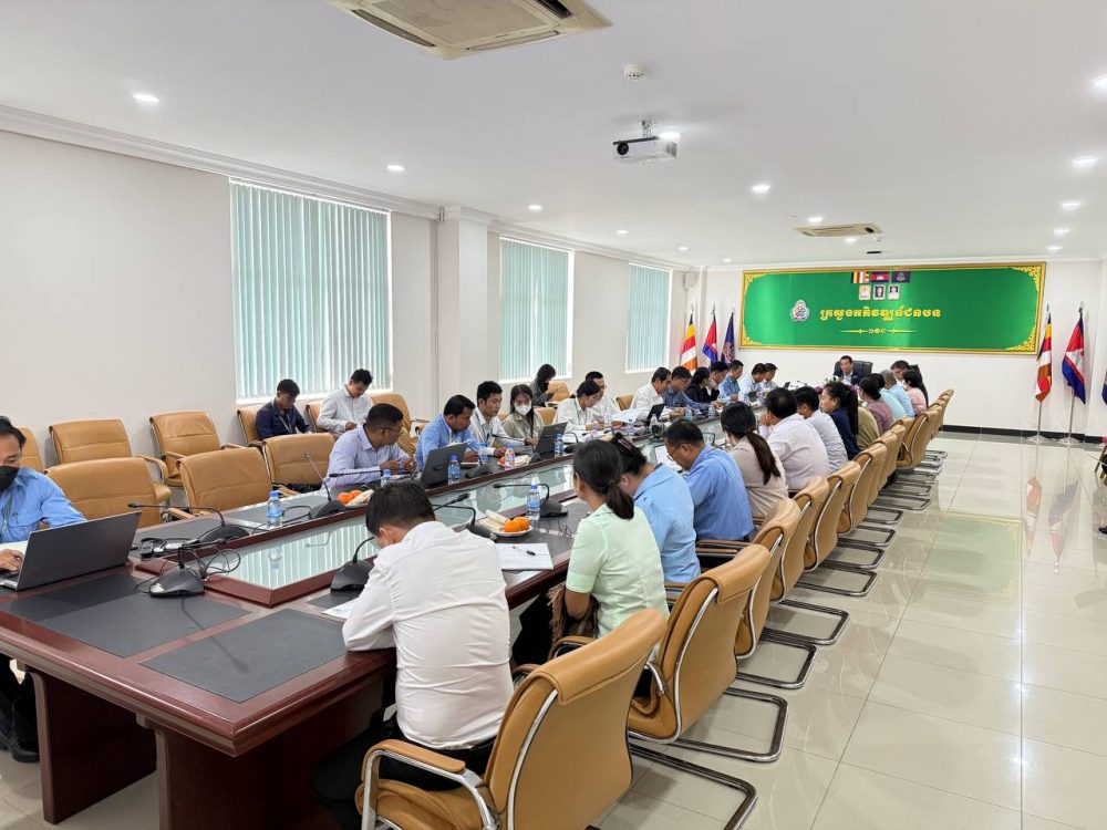 ឯកឧត្តម ផូ ផារិទ្ធ តំណាងដ៏ខ្ពង់ខ្ពស់ឯកឧត្តម ឆាយ ឫទ្ធិសែន រដ្ឋមន្រ្តីក្រសួងអភិវឌ្ឍន៍ជនបទ បានដឹកនាំកិច្ចប្រជុំរៀបចំសូចនាករកម្រិតកម្មវិធី អនុកម្មវិធី និងចង្កោមសកម្មភាព សម្រាប់ឆ្នាំ២០២៦ របស់ក្រសួងអភិវឌ្ឍន៏ជនបទ។ 2 photo 2025 03 06 15 04 20