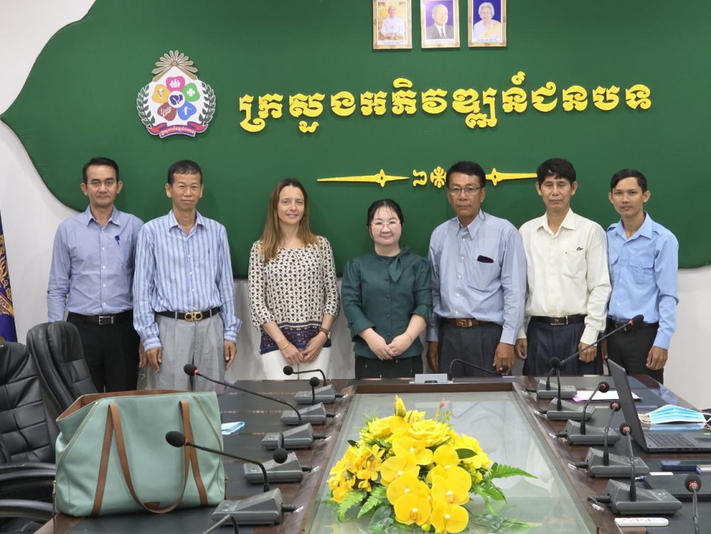 កញ្ញា ច័ន្ទថេត សុខាទេវា អគ្គនាយករងបច្ចេកទេស បានដឹកនាំ ក្រុមការងារ បច្ចេកទេសនាយកដ្ឋានផ្គត់ផ្គង់ទឹកជនបទ ជួបប្រជុំជាមួយអង្គការ (UNESCO) 2 photo 2025 03 19 10 28 20