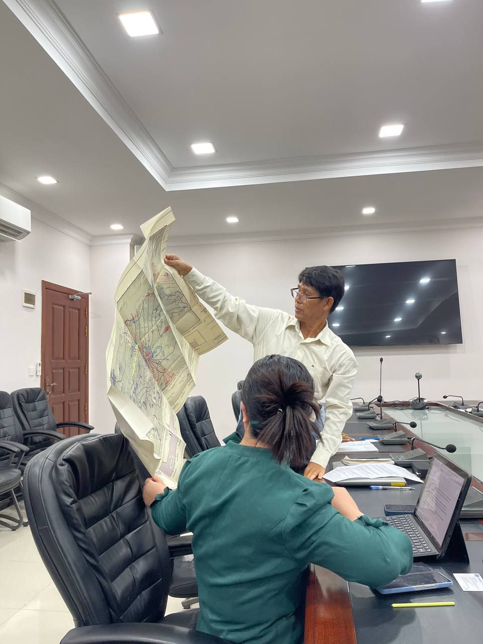 កញ្ញា ច័ន្ទថេត សុខាទេវា អគ្គនាយករងបច្ចេកទេស បានដឹកនាំ ក្រុមការងារ បច្ចេកទេសនាយកដ្ឋានផ្គត់ផ្គង់ទឹកជនបទ ជួបប្រជុំជាមួយអង្គការ (UNESCO) 6 photo 2025 03 19 10 28 22