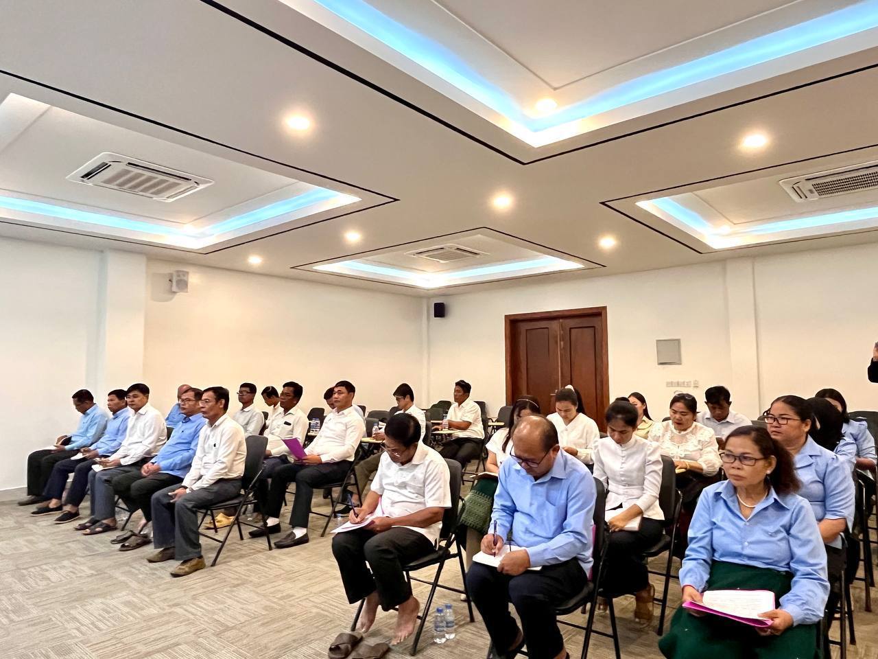 ឯកឧត្តម សាន វិសាល អញ្ចើញដឹកនាំកិច្ចប្រជុំបូកសរុបលទ្ធផលការងារប្រចាំត្រីមាសទី១ និងលើកទិសដៅការងារប្រចាំត្រីមាសទី២ ឆ្នាំ២០២៥ របស់មន្ទីរអភិវឌ្ឍន៏ជនបទខេត្តកំពង់ចាម 9 photo 2025 03 19 12 54 19