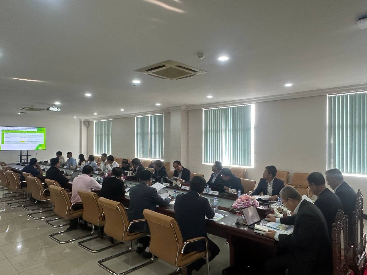 ឯកឧត្ដម អ៊ិន ចន្ថា ជនបទ អញ្ជើញដឹកនាំ កិច្ចប្រជុំលេខាធិការដ្ឋានក្រុមការងារត្រី-វិស័យ កសិកម្ម -ទឹក -ជនបទ 12 photo 2025 03 28 11 03 34