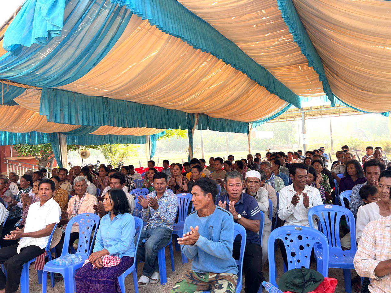 ឯកឧត្តមបណ្ឌិត ចាន់ ដារ៉ុង បានអញ្ជើញជាអធិបតីក ក្នុងវេទិកាសាធារណៈនៅសាលាឃុំខ្នាឆ្មារ ភូមិវត្ត ឃុំខ្នាឆ្មារ ស្រុកសាមគ្គីមានជ័យ ខេត្តកំពង់ឆ្នាំង 18 photo 2025 03 28 11 25 21