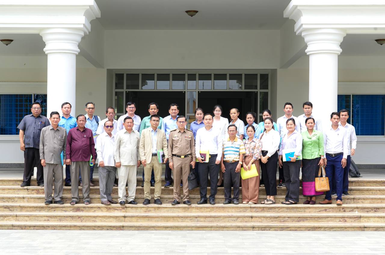 ឯកឧត្តម យឹម ជុង បានអញ្ជើញជាអធិបតី ក្នុងសិក្ខាសាលាឆ្លុះបញ្ចាំង ស្តីពីស្ថានភាពអនាម័យ និងការរៀបចំផែនការពន្លឿនការបញ្ចប់ ការបន្ទោបង់ពាសវាលពាសកាល (ODF) ថ្នាក់ខេត្តពោធិ៍សាត់ 17 photo 2025 03 28 17 37 13