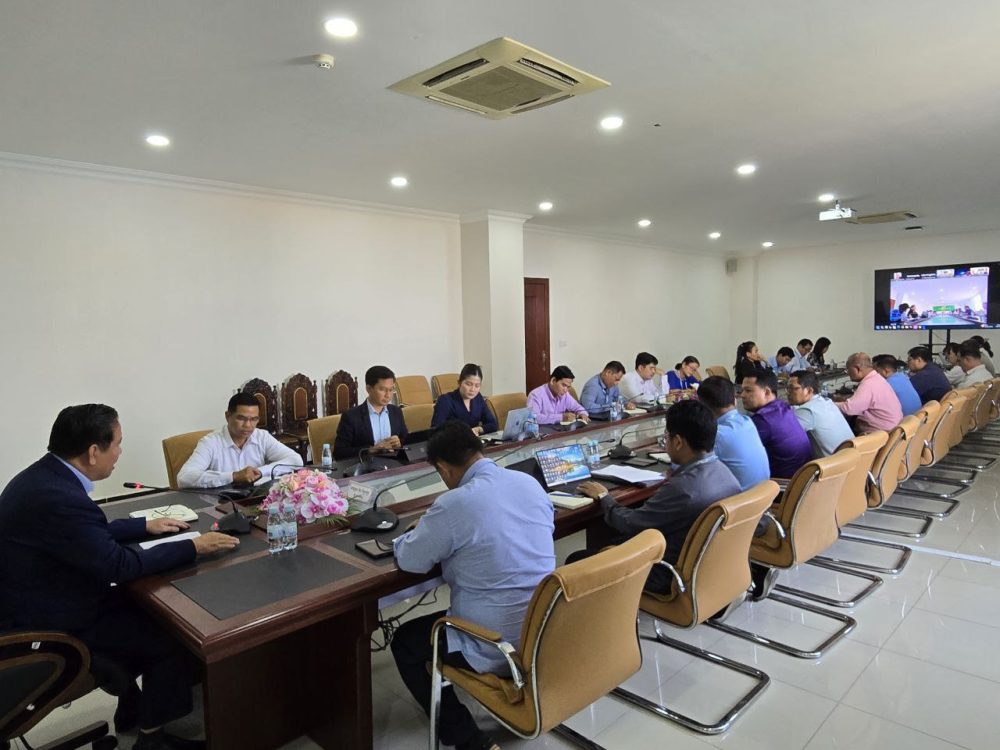 ឯកឧត្តម ប៊ុន ច័ន្ទវណ្ណៈ បានដឹកនាំកិច្ចប្រជុំស្តីពីការរៀបចំផ្តល់គ្រឿងឥស្សរិយយសជូនមន្ត្រីរាជការស៊ីវិល និងមន្ត្រីជាប់កិច្ចសន្យា 2 photo 2025 03 28 21 32 45