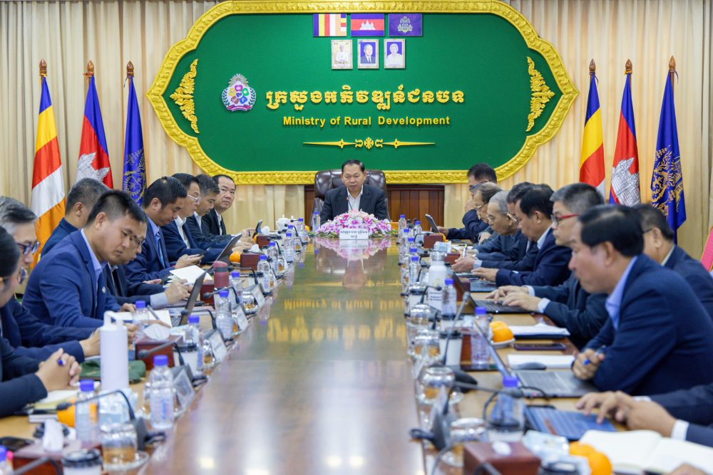 ឯកឧត្តម ឆាយ ឫទ្ធិសែន អញ្ជើញដឹកនាំកិច្ចប្រជុំត្រួតពិនិត្យវឌ្ឍនភាពការងារអភិវឌ្ឍន៍ “ភូមិគំរូគន្លឹះ” ប្រចាំឆ្នាំ២០២៥ 2 13 2