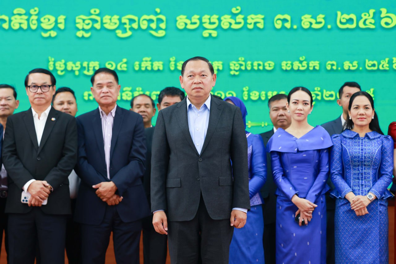 ឯកឧត្តម ឆាយ ឫទ្ធិសែន អញ្ជើញជួបសំណេះសំណាល និងជូនពរមន្ត្រីរាជការក្រសួងអភិវឌ្ឍន៍ជនបទ