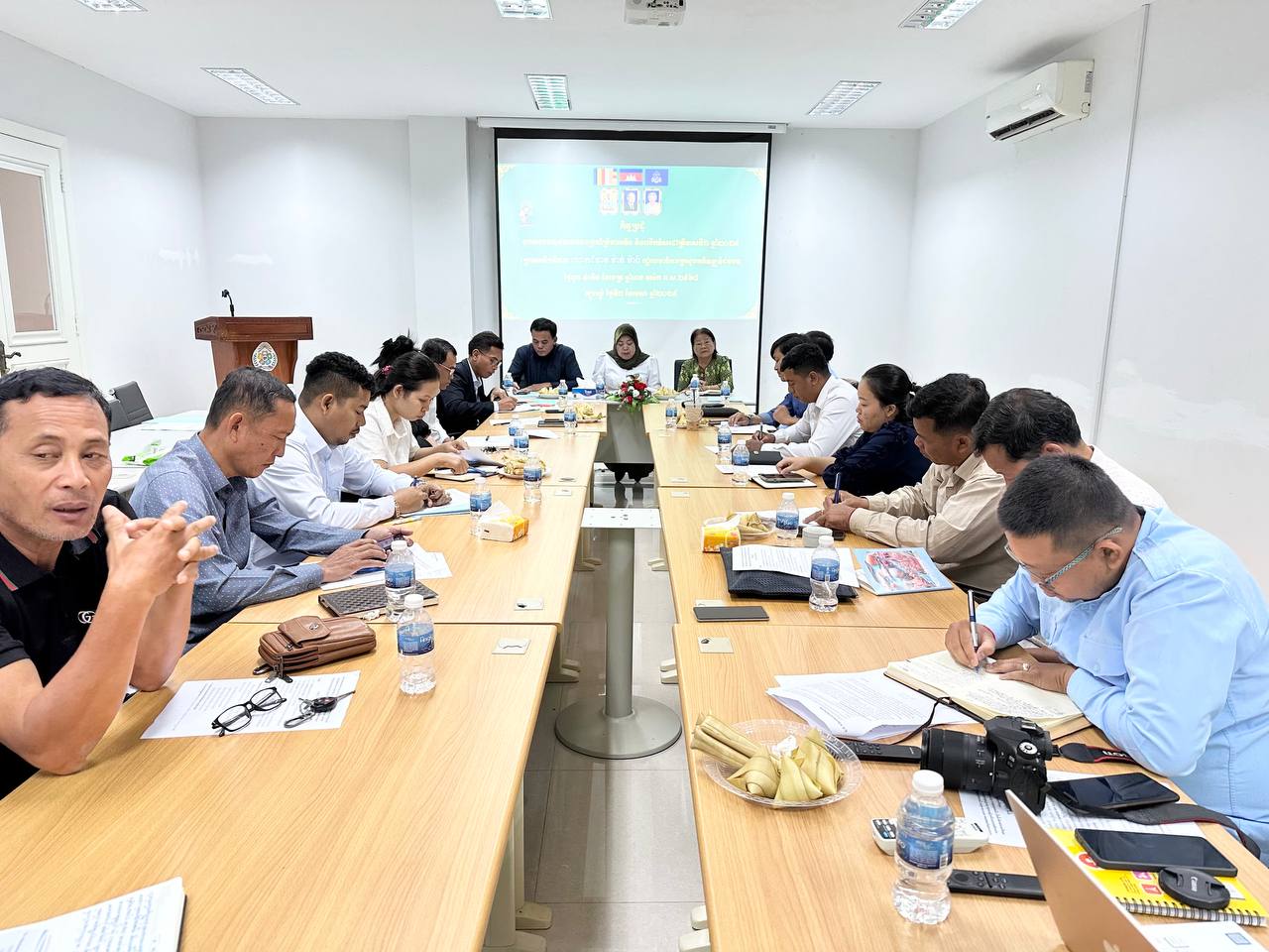 លោកជំទាវ ម៉ាត់ ម៉ារ៉ាអញ្ជើញជាអធិបតីដឹកនាំកិច្ចប្រជុំបូកសរុបលទ្ធផលការងារត្រីមាសទី១ និងលើកទិសដៅការងារត្រីមាសទី២ ឆ្នាំ២០២៥ នៃមន្ទីរអភិវឌ្ឍន៍ជនបទខេត្តត្បូងឃ្មុំ 12 photo 2025 04 02 15 35 38