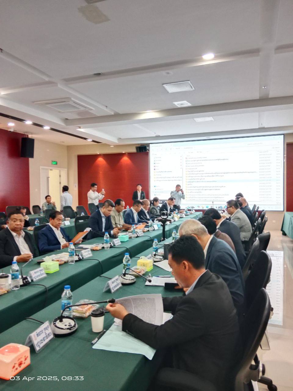 លោកជំទាវ សុខ វិសាល អញ្ជើញចូលរួមកិច្ចប្រជុំអន្តរក្រសួង ដើម្បីពិនិត្យ និងពិភាក្សាលើសេចក្តីព្រាងសារលិខិតសម្តេចមហាបវរធិបតីនាយករដ្ឋមន្ត្រីនៃព្រះរាជាណាចក្រកម្ពុជា ដើម្បីផ្ញើជូនជនរួមជាតិកម្ពុជា 7 photo 2025 04 03 11 44 04