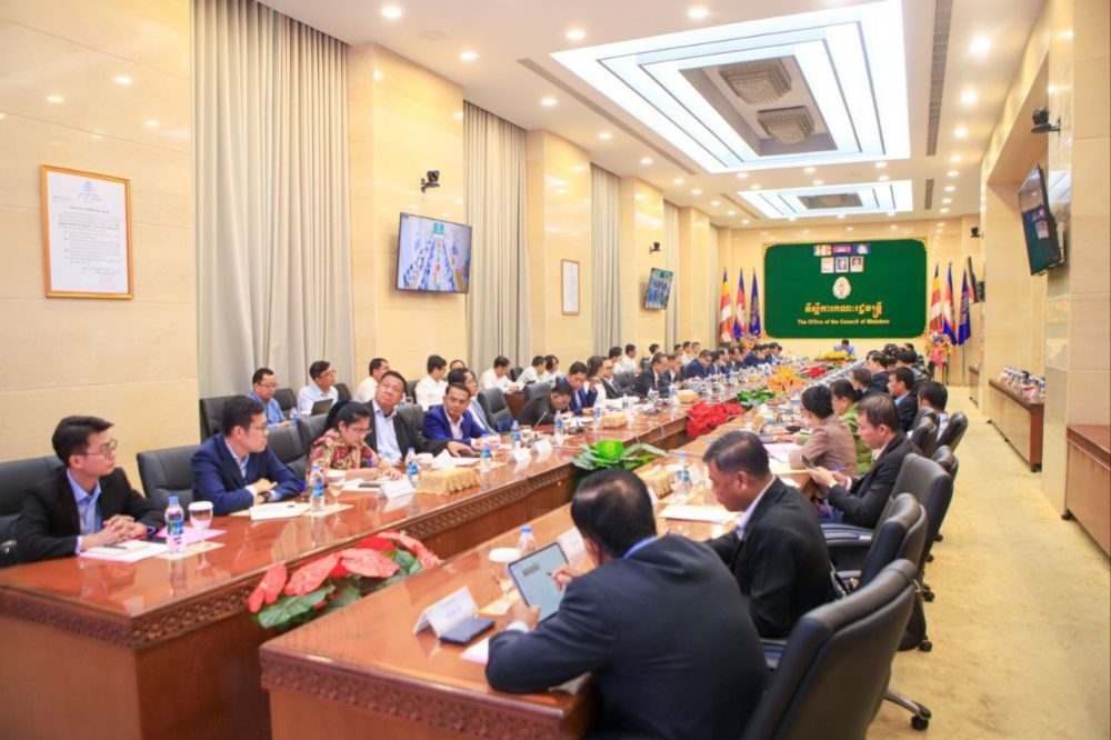 ឯកឧត្តម ប៊ុន ច័ន្ទវណ្ណៈ បានចូលរួមកិច្ចប្រជុំស្រាវជ្រាវ ពិនិត្យ និងលើកសំណើផ្តល់គ្រឿងឥស្សរិយយសជូនមន្រ្តីរាជការស៊ីវិល កងកម្លាំងប្រដាប់អាវុធ និងមន្រ្តីជាប់កិច្ចសន្យា ដែលបានបំពេញការងារលើសពីរយៈពេល១០ឆ្នាំ និងពុំធ្លាប់ទទួលបានគ្រឿងឥស្សរិយយស នៃក្រុមការងារពិសេសចំពោះកិច្ច 2 photo 2025 04 03 19 31 47